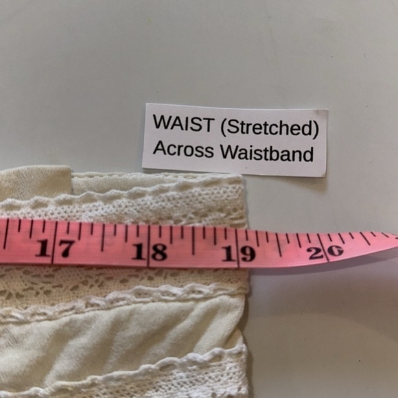 100% silk skirt Designer, off-white wide waist button, detailed with lace shell - Picture 13 of 13